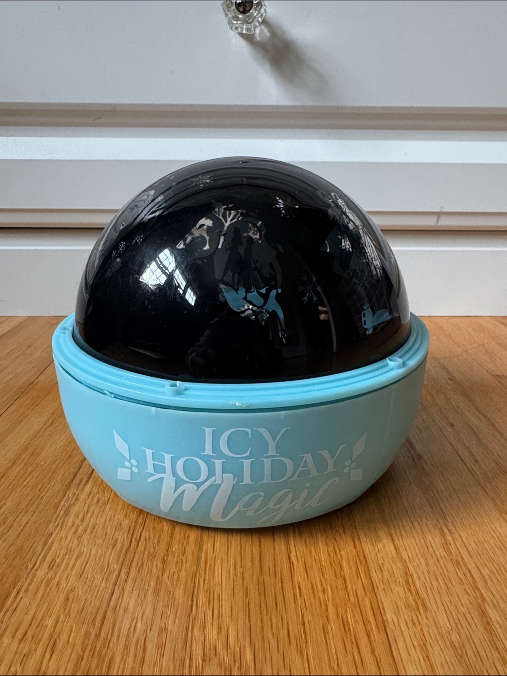 Frozen Icy Holiday Magic Light Projector - Picture 3 of 8